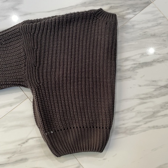 Beautiful Women’s Grey Oversized Sweater Size Small - Picture 6 of 17